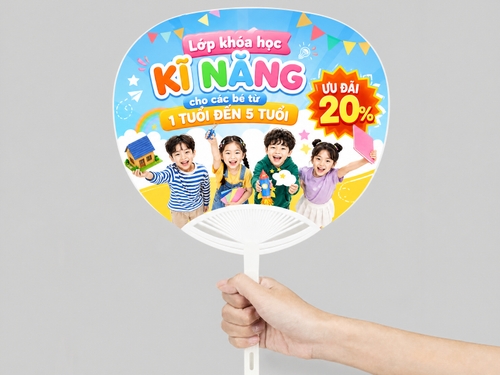 Thay thế hình các bạn nhỏhttps://media.penci.vn/bfc/image/transform/width=800,height=800/libs/images/2026/06/penci_van_kha_nguyen_qe3t3rwsac_9.jpg vào thiết kế https://media.penci.vn/bfc/image/transform/width=800,height=800/designs/2026/07/558ea709f3e4f2dd8d465b2ddc3ae13b/cover.jpg thay đổi nội dung: Lớp khóa học kĩ năng cho các bé từ 1 tuổi đến 5 tuổi, Ưu đãi 20%.