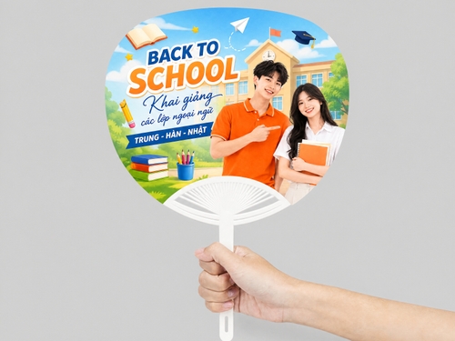 Từ hình kết hợp cho ra thiết kế với nội dung: BACK TO SCHOOL Khai giảng các lớp ngoại ngữ TRUNG - HÀN - NHẬT, chữ nghiêng, font chữ Khai giảng các lớp ngoại ngữ font viết tay bay bổng, thêm các element học tập xung quanh, background trường học https://media.penci.vn/bfc/image/transform/width=800,height=800/libs/images/2026/07/penci_tran_tran_d5f95bcf_80b8_46c1_8bbb_3ce66d2c46a6.png