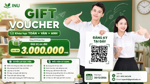 Từ hình https://media.penci.vn/bfc/image/transform/width=800,height=800/libs/images/2026/07/penci_bich_tram_w60.jpg kết hợp cho ra thiết kế với nội dung: background lớp học bảng xanh, để mã QR và ghia ĐĂNG KÝ TẠI ĐÂY trong tờ giấy trắng bạn nam cầm